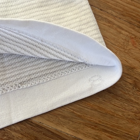 Lululemon Swiftly Tech Long Sleeve Crew
Heathered White, Sz 8 - Picture 11 of 13